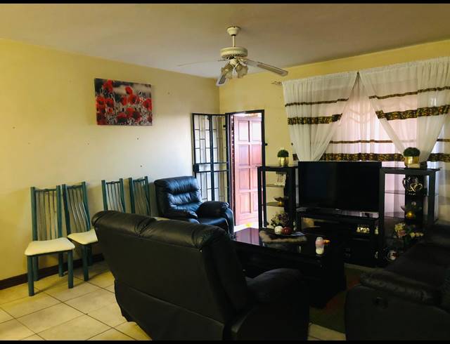 2 BEDROOM APARTMENT FOR SALE IN RUSTENBURG CENTRAL
